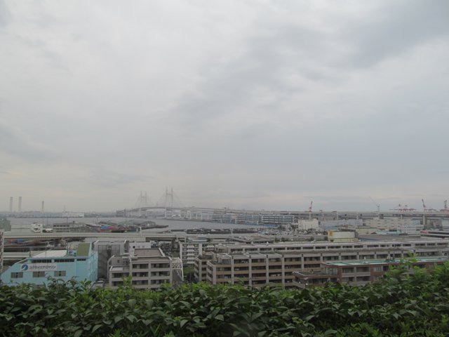 横浜ベイブリッジ（神奈川大学みなとみらいキャンパス）