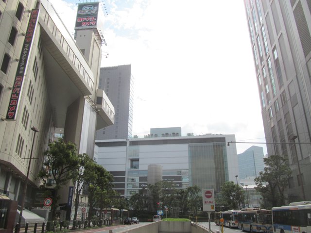横浜駅西口（神奈川大学みなとみらいキャンパス）