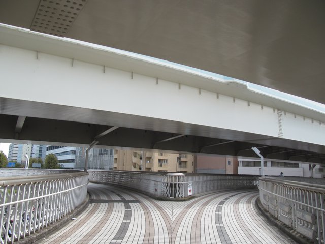 高島歩道橋（神奈川大学みなとみらいキャンパス）