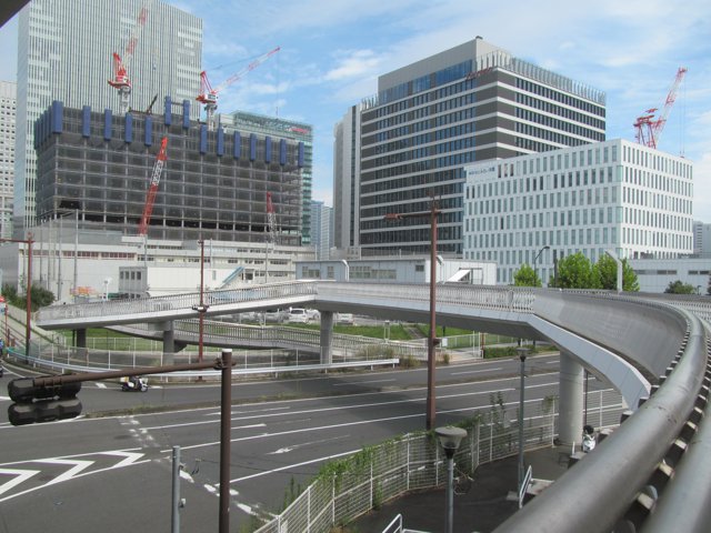 高島歩道橋（神奈川大学みなとみらいキャンパス）