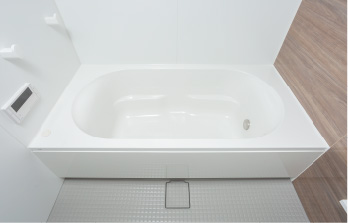 ソフトな印象を与える楕円形のラウンドライン浴槽