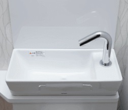 手洗いカウンター／自動水栓