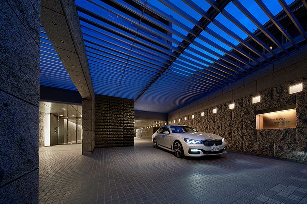 Porte cochere