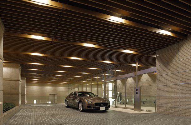 Porte-cochere