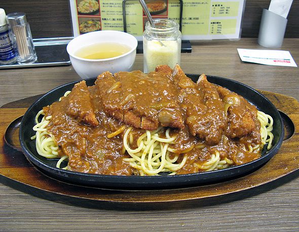 釧路発B級グルメ「スパカツ（かつミート）」を高田馬場でガッツリ食す！ 熱い鉄板にソースがジュワ～！！