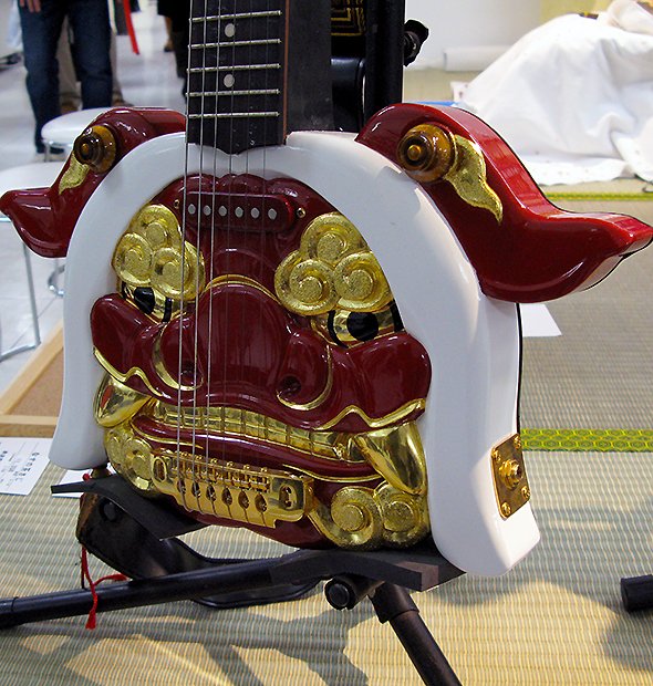 富山の職人が本気出して作った和風「獅子ギター」がカッコよすぎる
