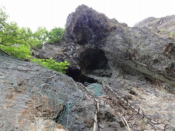 断崖！ヒグマ！落石―日本一危険な神社「太田神社」参拝はほとんどSASUKE