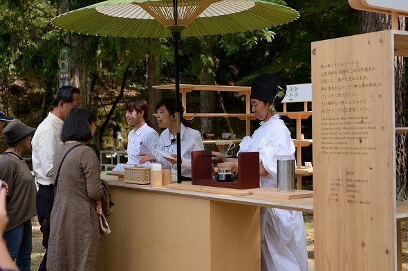 上賀茂神社でコーヒーを。2日間限定「神山湧水珈琲」無料提供