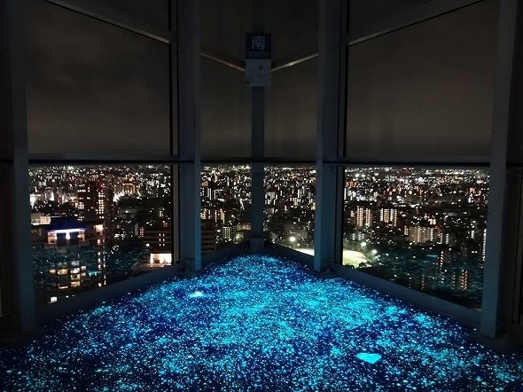 気分は織姫と彦星？ 福岡タワーの「天の川イルミ」展望室がロマンチック！