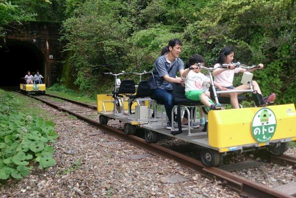 廃線の線路をトロッコで走ろう！ 石川・奥のとトロッコ鉄道が楽しそう