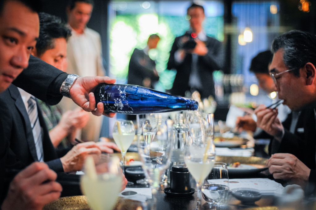 イタリア人が和食と日本酒を堪能 　ミラノで「和食と和酒を楽しむ会」
