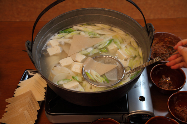 三角形のそばとうどん？　岩手県九戸郡軽米町の「かっけ」