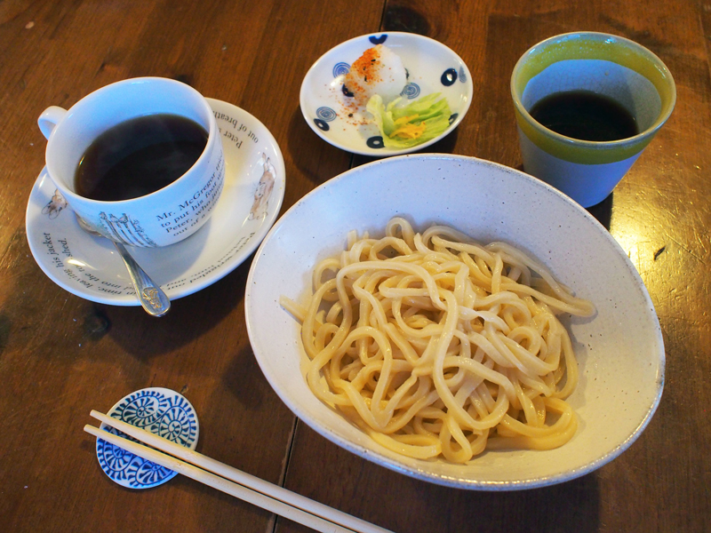 10分で打てるこねないうどん　埼玉県ときがわ町の「一膳取り もろやま華うどん」