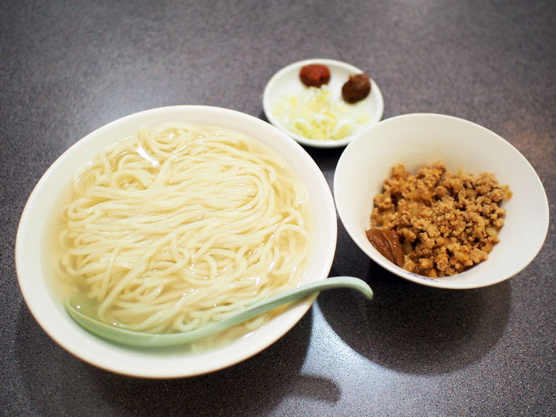 宇都宮餃子の“うどん版”!?　栃木県宇都宮市の「餃子饂飩」