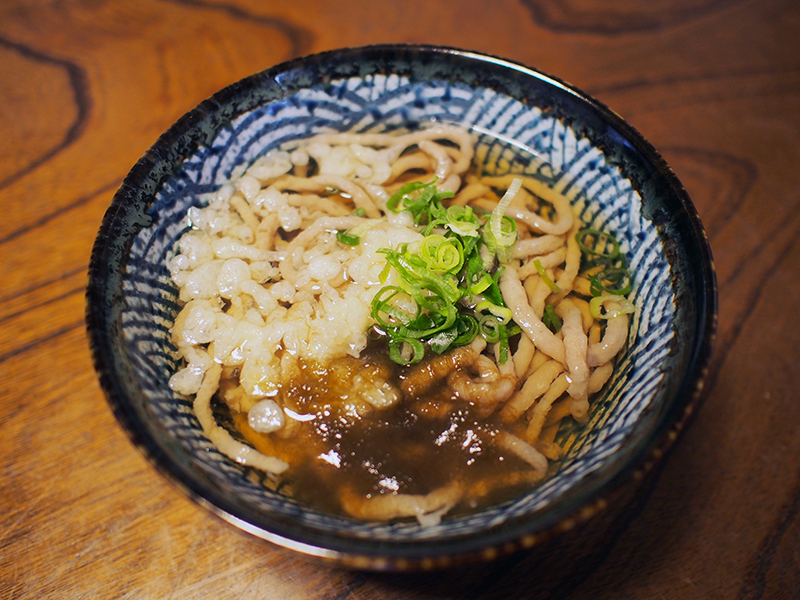 海を泳ぐトビウオがうどんに!?　宮崎県日南市油津の郷土料理「魚うどん」