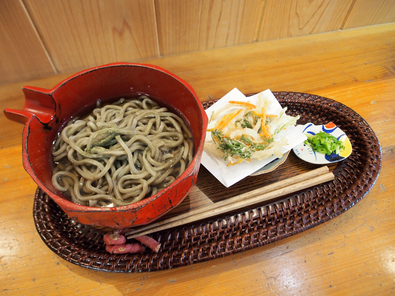 蓼食う虫も好き好きの“たで”が街の名物に！　滋賀県野洲市の「たでうどん」