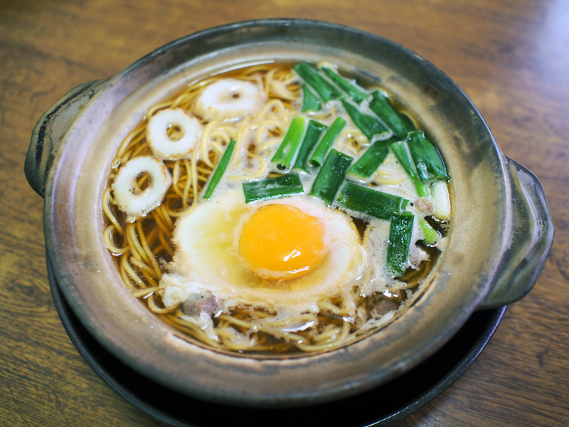 熱々スープに親鳥のうまみが満点！　高知県須崎市の「鍋焼きラーメン」