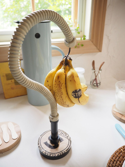 バナナをオシャレに飾ろう！　パイプで作る「バナナスタンド」by スプンクさん