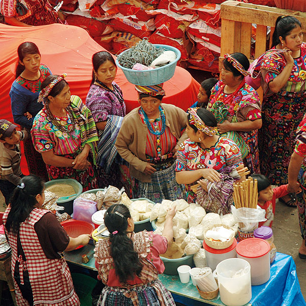 変わりゆく マヤの伝統的な生活風景／ケツァルテナンゴ（グアテマラ）