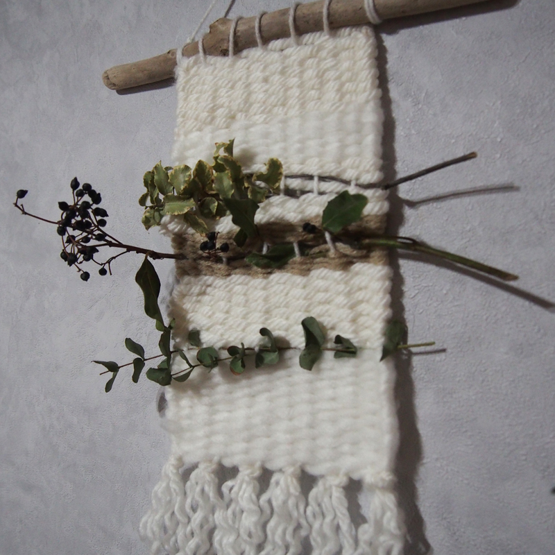 専用の道具も技術も不要！　ダンボール織り機で作る「あったかタペストリー」by chiakiさん