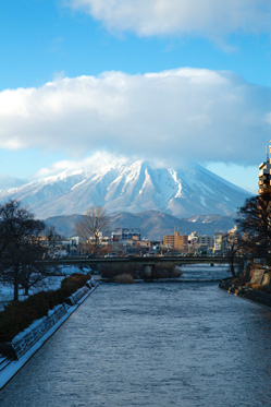 北上川と岩手山