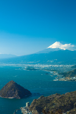 発端丈山から見た駿河湾と富士山