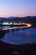 東名高速道路と浜名湖