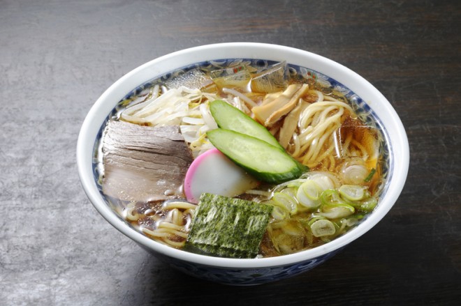 氷が浮かぶ「冷やしラーメン」