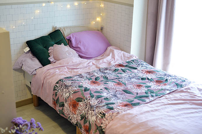 ラベンダーカラー×グレーで統一した大人ガーリー部屋 | こだわり“部屋”FILE