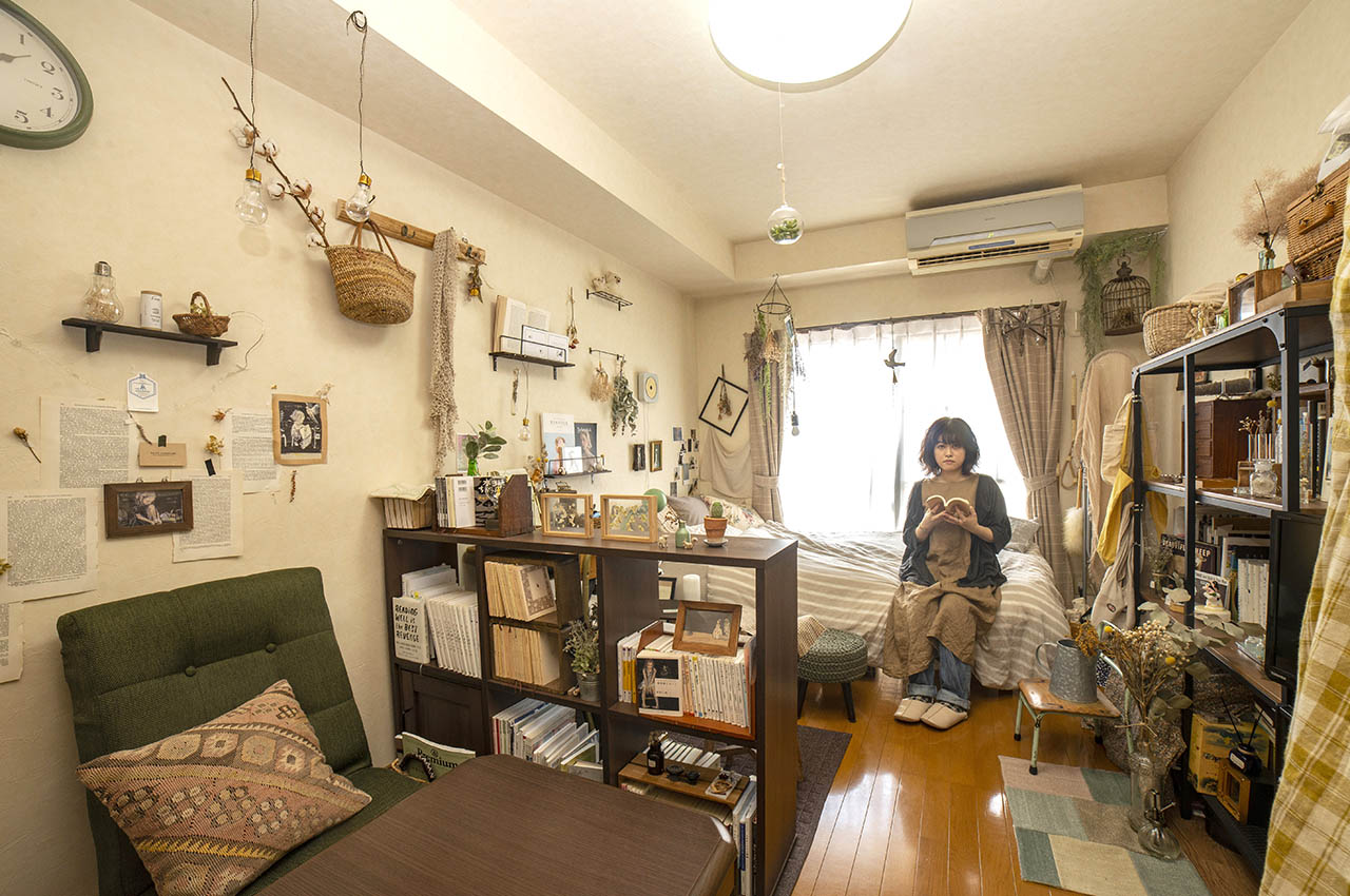 アンティーク家具と愛読書が並ぶブックカフェ風ROOM | こだわり“部屋”FILE