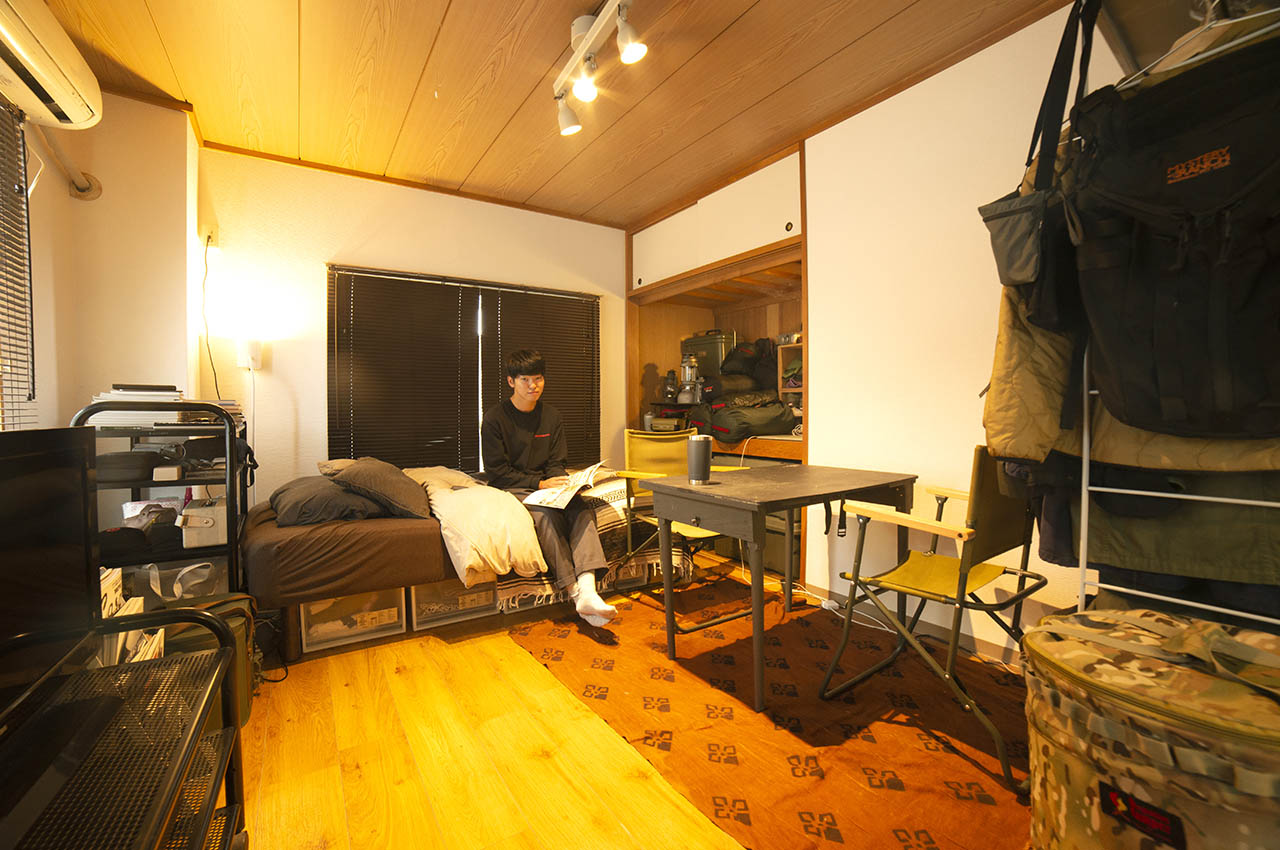 趣味のアウトドア用品に囲まれたミリタリーROOM | こだわり“部屋”FILE