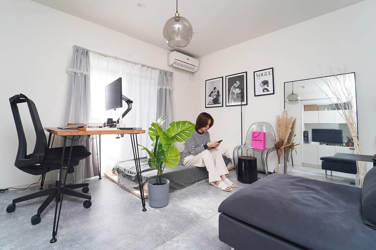 モノトーン×ブラウンで統一したモダンな空間 | こだわり“部屋”FILE