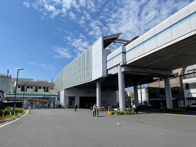 ※雑色駅。改札近くにはコンビニもあり、何かと便利。