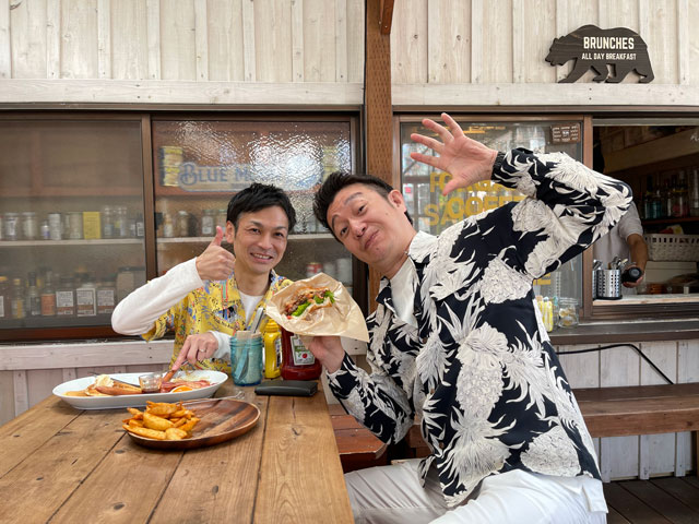 奥に見えているのは江の島。ビーチでは童心にかえってはしゃいでしまいました