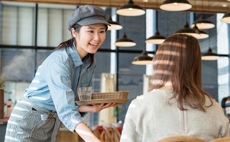 一人暮らしの大学生、バイト代はいくら？平均額やおすすめのバイトを紹介