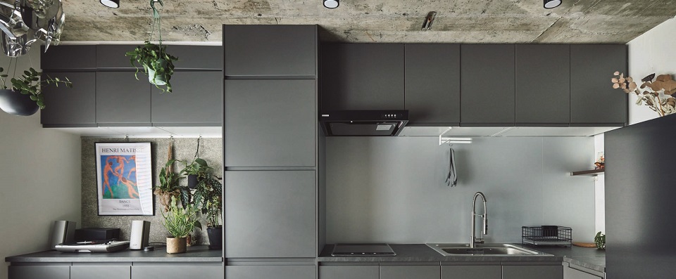 【2DK】マンションリノベーション事例「家具のようなキッチンと斜めの壁で広々 LDKに！」