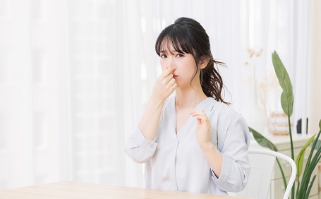 部屋がにおう原因は？においを消す方法と、においの予防方法を徹底解説！