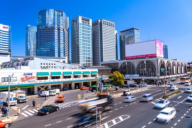 品川駅は国内有数のターミナル駅。ビジネスから観光まで、多くの人が集まる