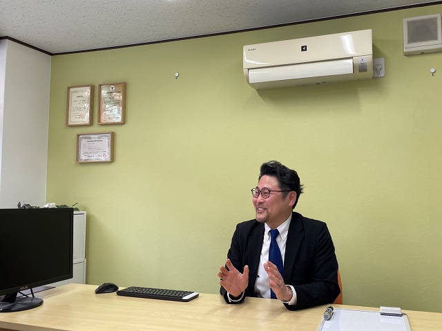 浅草の街に馴染む、どこか落ち着く雰囲気の店内です