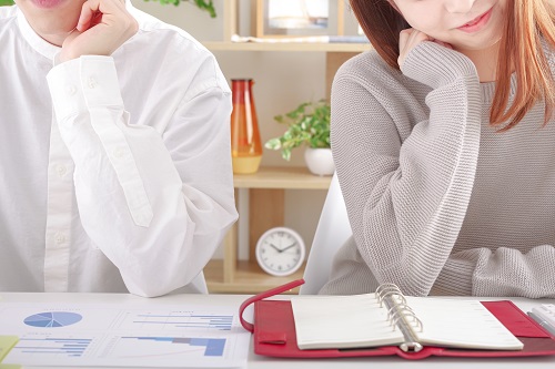 共働き夫婦は夫婦の名義もしくは一方の名義で借りる方法があります。自分たちに合った方法を選びましょう