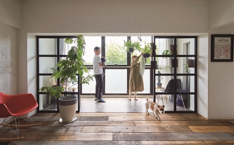 マンションリノベーション事例「築50年超のマンションを犬たちと暮らしやすい家に」