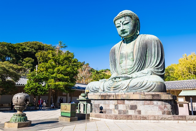 鎌倉市の国宝「銅造阿弥陀如来坐像」。中に入って胎内拝観もできます