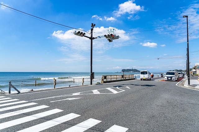 国道134号が近くをとおり、車窓からのオーシャンビューも絶景です