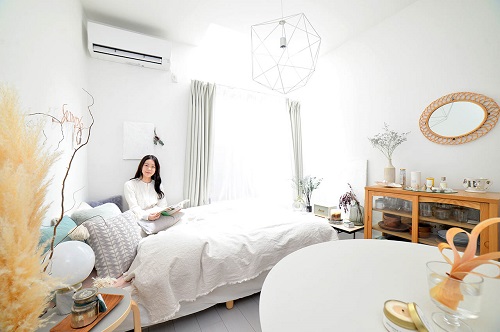 智子さんのお部屋「天窓からの光に包まれる、ぬくもりのある暮らし」