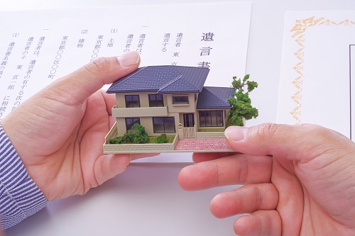 相続した不動産は名義を変更したあとに売却できます