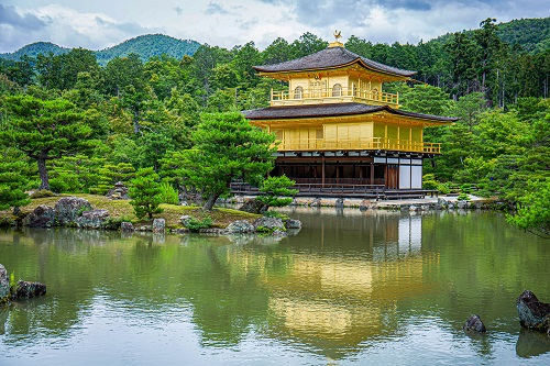 「金閣寺」にも近いわら天神エリアは京都らしい雰囲気を感じることができます