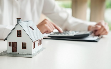 住宅ローンの借り換え手数料はどれくらい？種類や相場、安く抑える方法を解説！