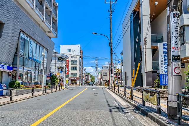 奥沢駅周辺の街並み。自由が丘駅にも程近く、生活利便施設がコンパクトに揃います