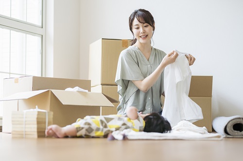 特に小さいお子さんがいるご家庭の場合、子どもの面倒をみながら引越し作業をおこなうのは大変なことです