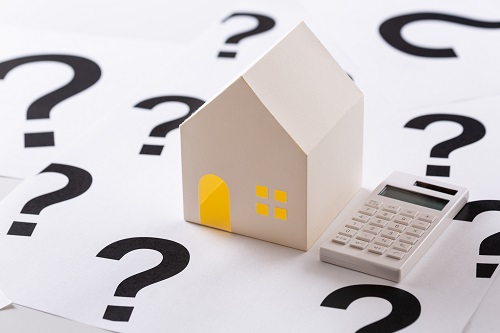 家の解体費用は何で決まるのでしょうか？